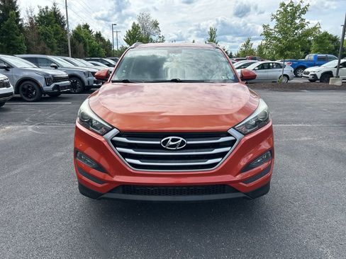 Used 2017 Hyundai Tucson SE AWD/4WD image 2