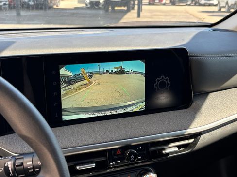 Used 2025 Nissan Kicks SV FWD image 22