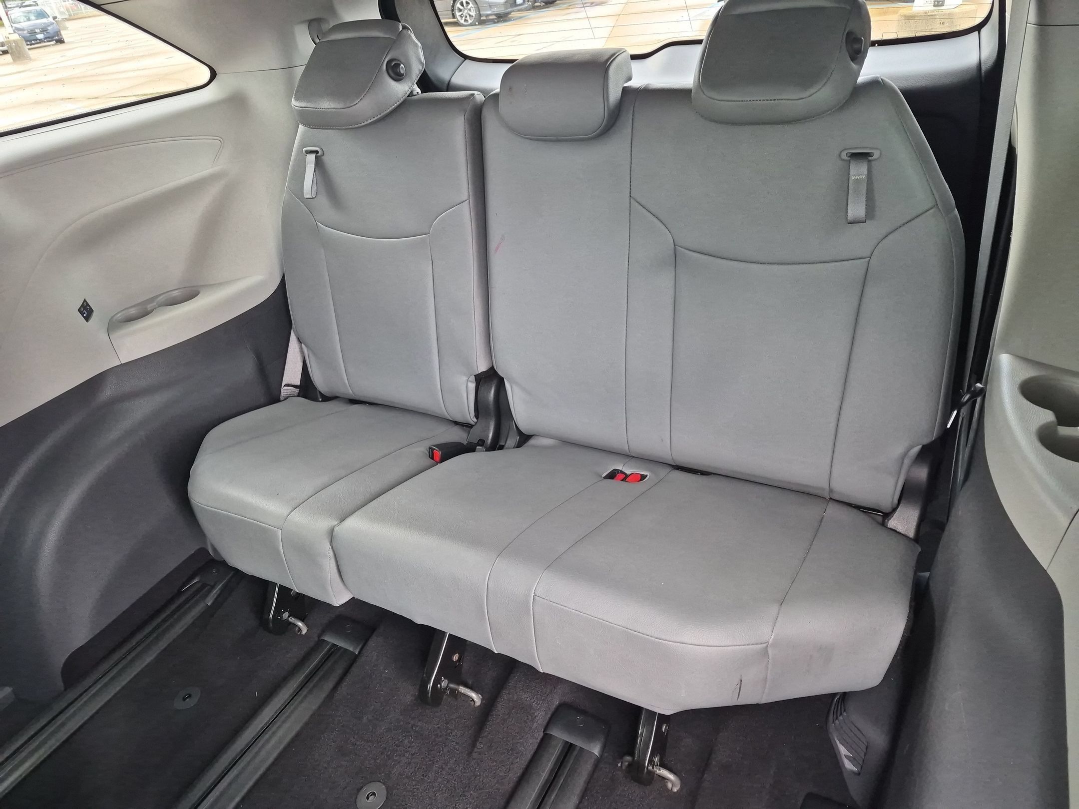 Used 2023 Toyota Sienna XLE AWD/4WD image 23