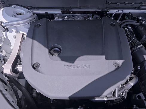 Certified 2025 Volvo XC90 B6 Plus AWD/4WD image 42
