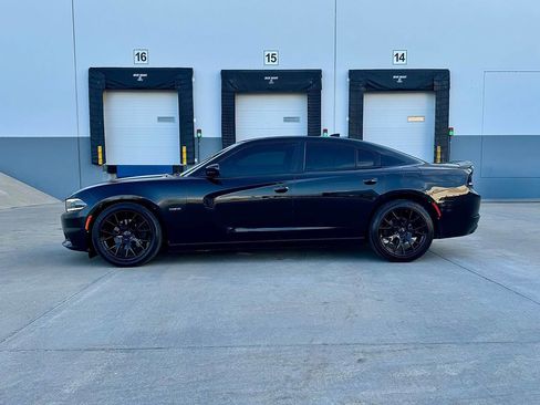 Used 2017 Dodge Charger R/T RWD image 18