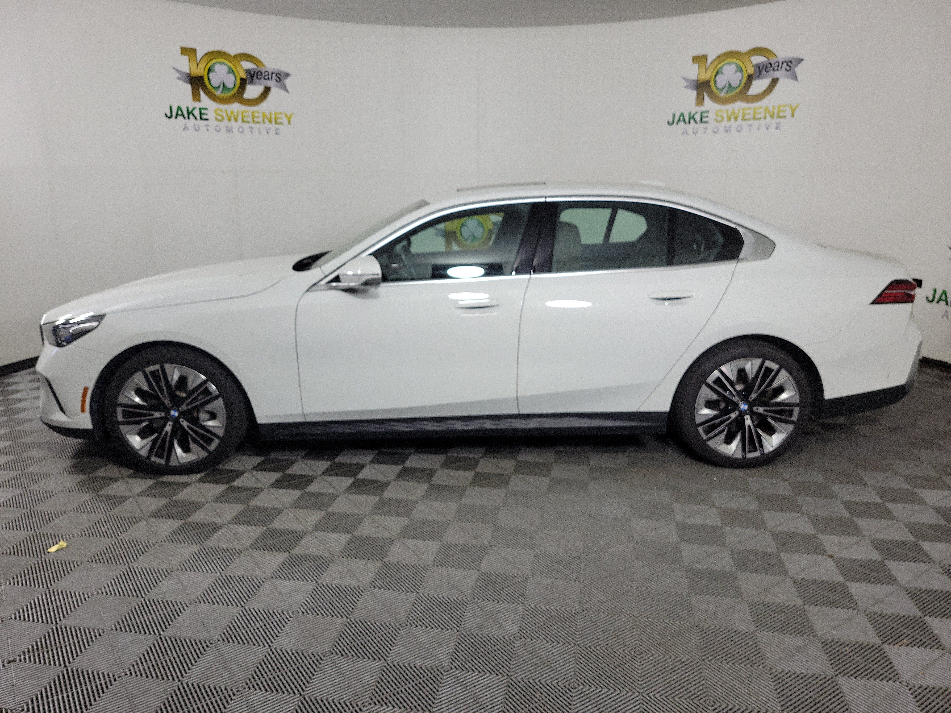 Certified 2024 BMW 530i xDrive w/ Premium Package AWD/4WD image 2