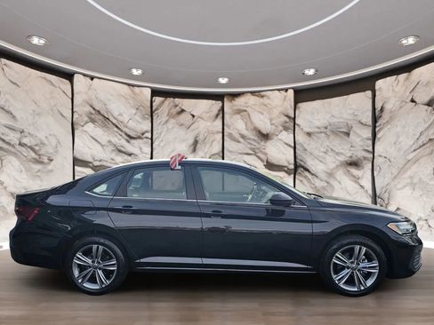 Used 2022 Volkswagen Jetta SE image 4