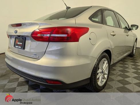 Used 2015 Ford Focus SE w/ SE Cold Weather Package FWD image 5