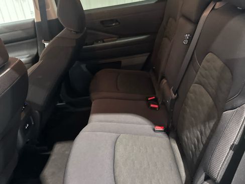 Used 2025 Nissan Pathfinder SV AWD/4WD image 15