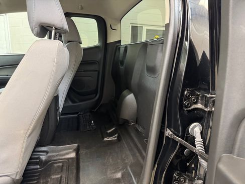 Used 2020 Chevrolet Colorado W/T image 16