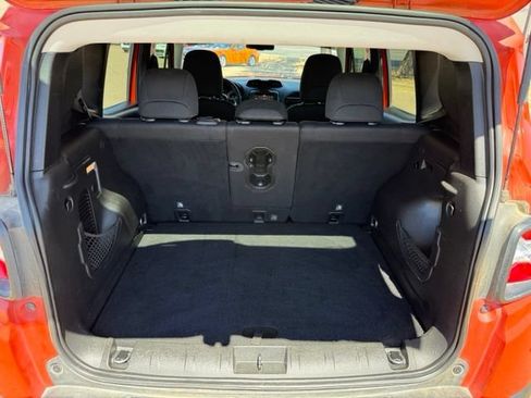 Used 2018 Jeep Renegade Latitude w/ Popular Equipment Group AWD/4WD image 35