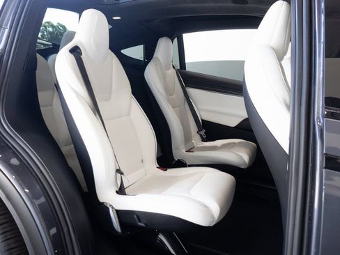 Used 2022 Tesla Model X Plaid image 24