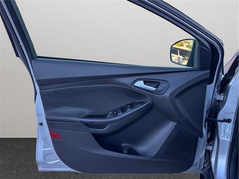 Used 2015 Ford Focus SE FWD image 15