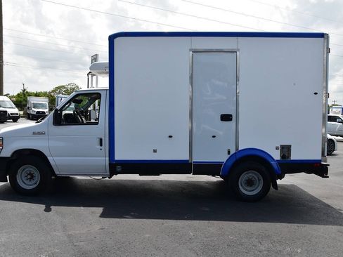 Used 2023 Ford E-350 and Econoline 350 Super Duty w/ Power Windows & Locks Group RWD image 4