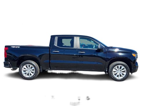 Used 2023 Chevrolet Silverado 1500 Custom image 2