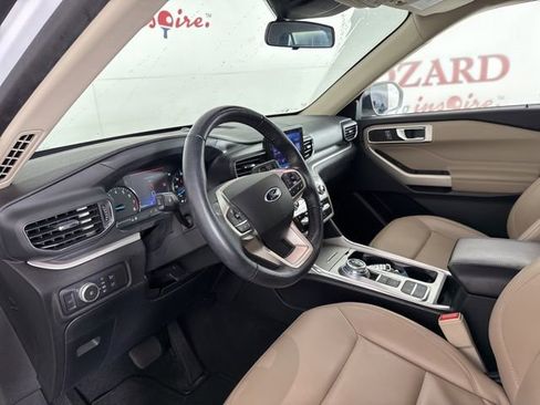 Used 2021 Ford Explorer XLT w/ Equipment Group 202A image 12