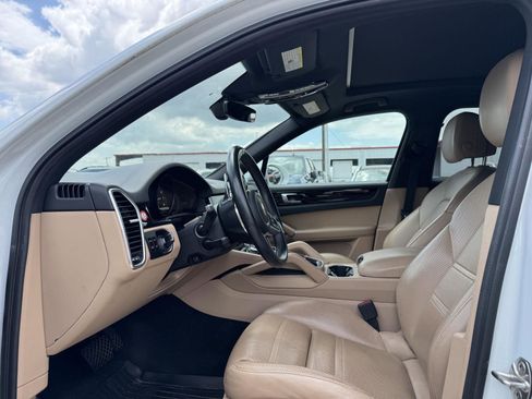 Used 2020 Porsche Cayenne image 5