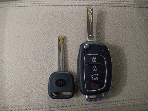 Used 2018 Hyundai Tucson SE w/ Cargo Package image 32