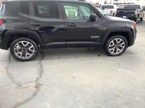 Used 2015 Jeep Renegade Latitude w/ Popular Equipment Group image 11