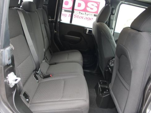 Used 2023 Jeep Gladiator Sport image 27