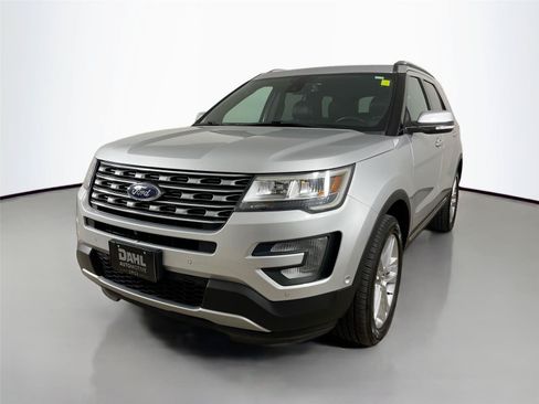 Used 2017 Ford Explorer Limited w/ Equipment Group 301A AWD/4WD image 4