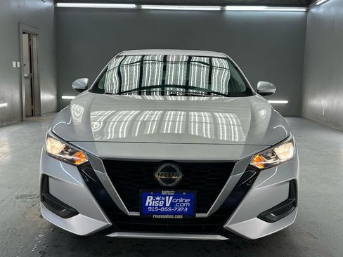 Used 2021 Nissan Sentra SV FWD image 2