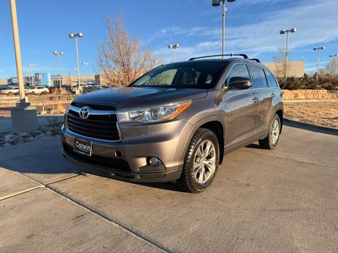 Used 2015 Toyota Highlander XLE image 3