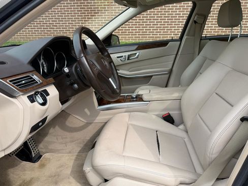 Used 2014 Mercedes-Benz E 350 4MATIC Sedan image 16