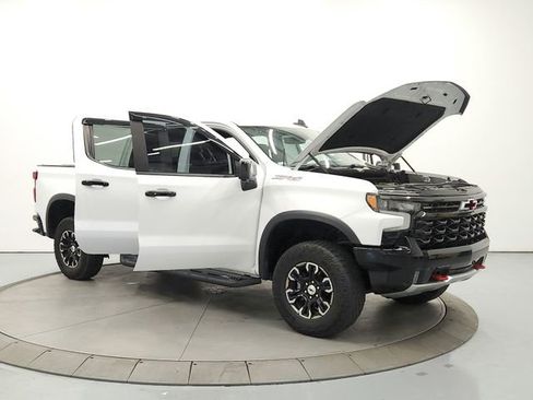 Used 2022 Chevrolet Silverado 1500 ZR2 image 9