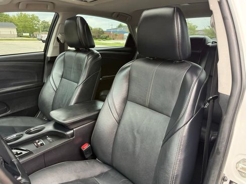 Used 2016 Toyota Avalon XLE Plus w/ Preferred Accessory Package FWD image 10