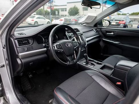 Used 2016 Toyota Camry SE FWD image 12