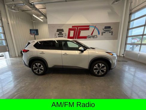 Used 2021 Nissan Rogue SV FWD image 2