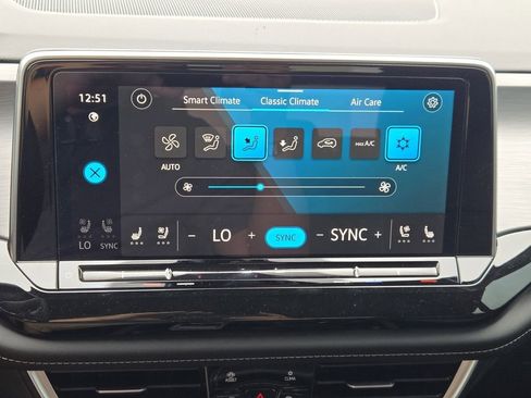 New 2026 Volkswagen Atlas Cross Sport SE AWD/4WD image 16