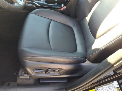 Used 2024 Toyota Corolla Cross XLE image 6