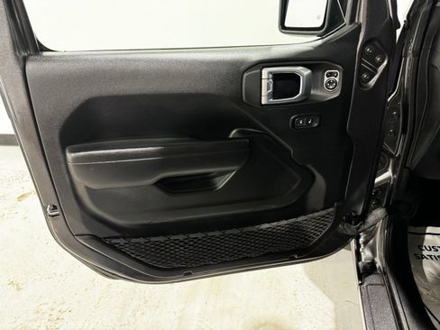 Used 2022 Jeep Wrangler Unlimited Sport AWD/4WD image 19