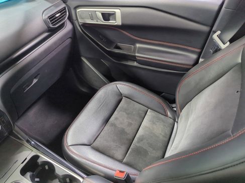 Used 2022 Ford Explorer ST-Line image 11