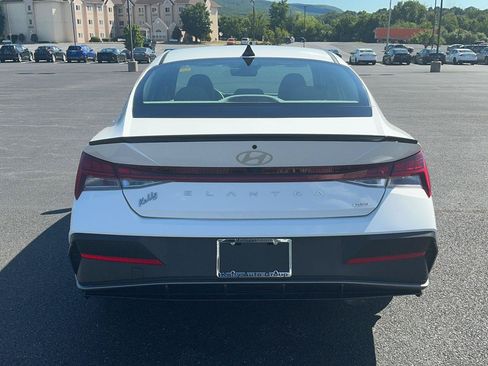 Certified 2025 Hyundai Elantra SEL FWD image 8