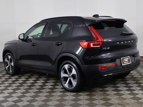 Used 2024 Volvo XC40 B5 Plus image 10
