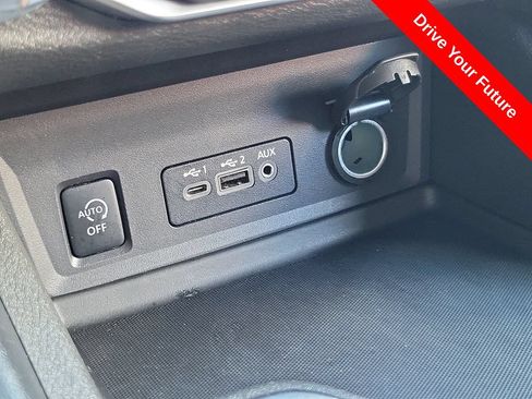 Used 2025 Nissan Sentra SR w/ SR Premium Package FWD image 12