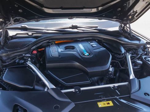 Used 2019 BMW 530e w/ Premium Package RWD image 24