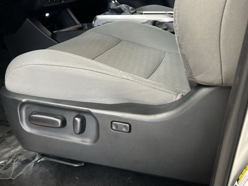 Used 2022 Toyota Tacoma SR5 AWD/4WD image 13