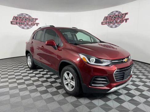 Used 2022 Chevrolet Trax LT w/ Driver Confidence Package image 9