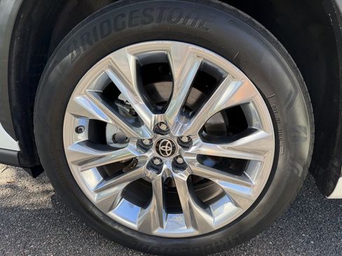 Used 2021 Toyota Highlander Limited image 30