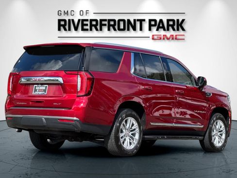 Used 2024 GMC Yukon SLT image 3