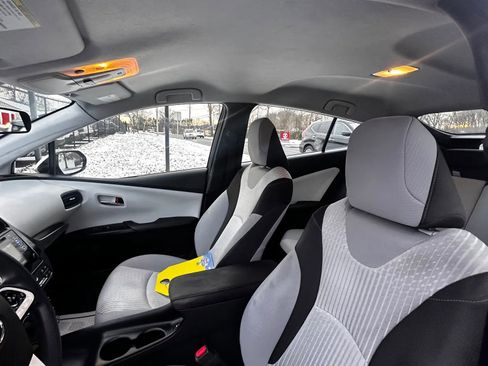 Used 2018 Toyota Prius Two image 16