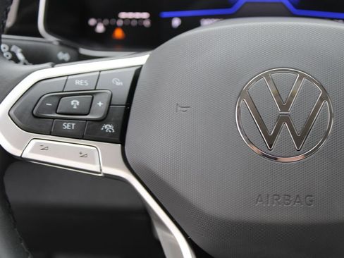 Certified 2025 Volkswagen Jetta SE w/ Black Wheel Package image 12