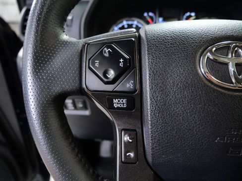 Used 2022 Toyota 4Runner TRD Off-Road Premium AWD/4WD image 24