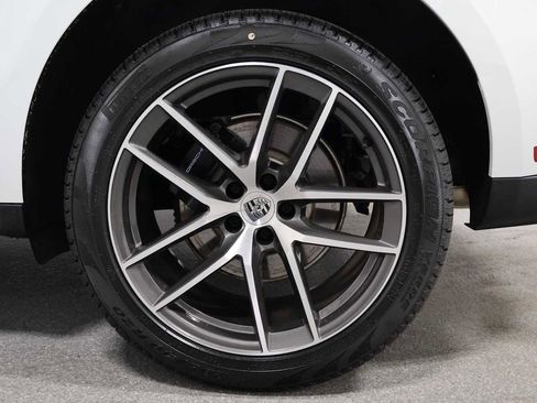 Used 2026 Porsche Macan AWD/4WD image 39