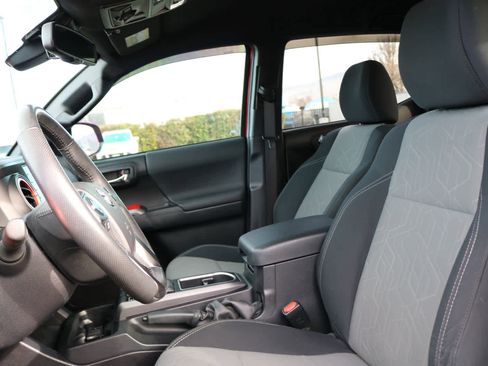 Used 2021 Toyota Tacoma TRD Off-Road image 27