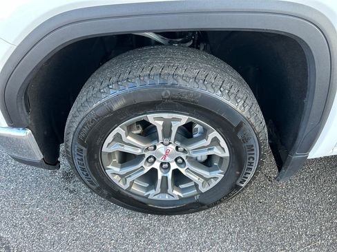 Used 2025 GMC Sierra 1500 SLT image 11