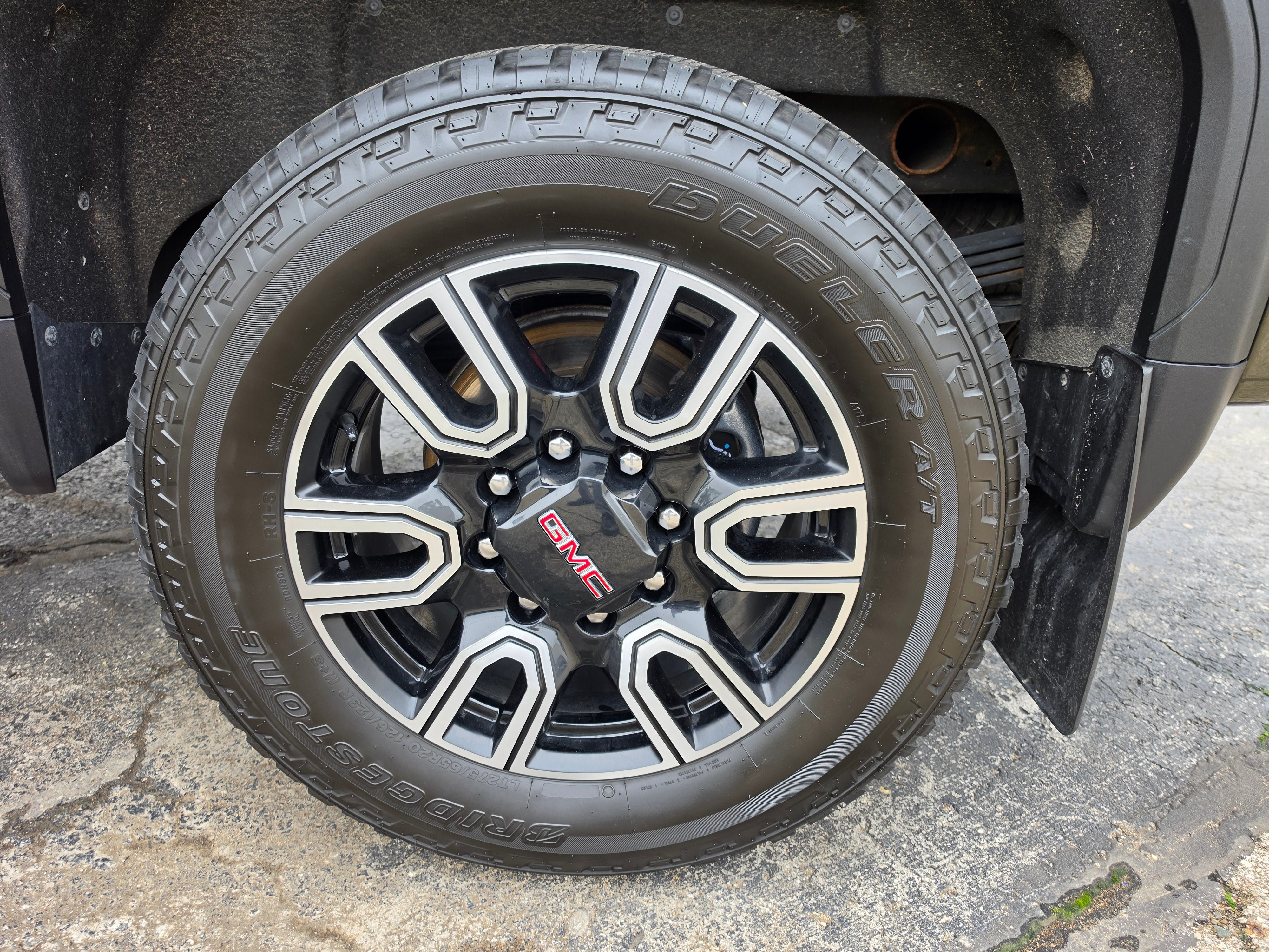 Used 2022 GMC Sierra 2500 AT4 w/ AT4 Preferred Package AWD/4WD image 14
