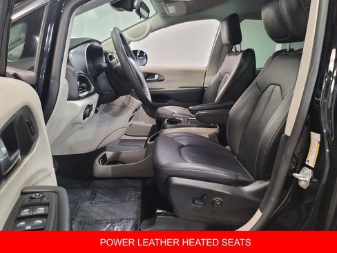 Used 2024 Chrysler Pacifica Touring-L image 21
