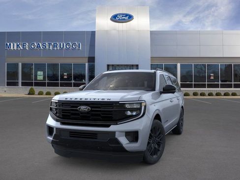New 2026 Ford Expedition Max Platinum image 2