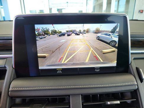 Used 2023 Chevrolet Suburban Premier image 6